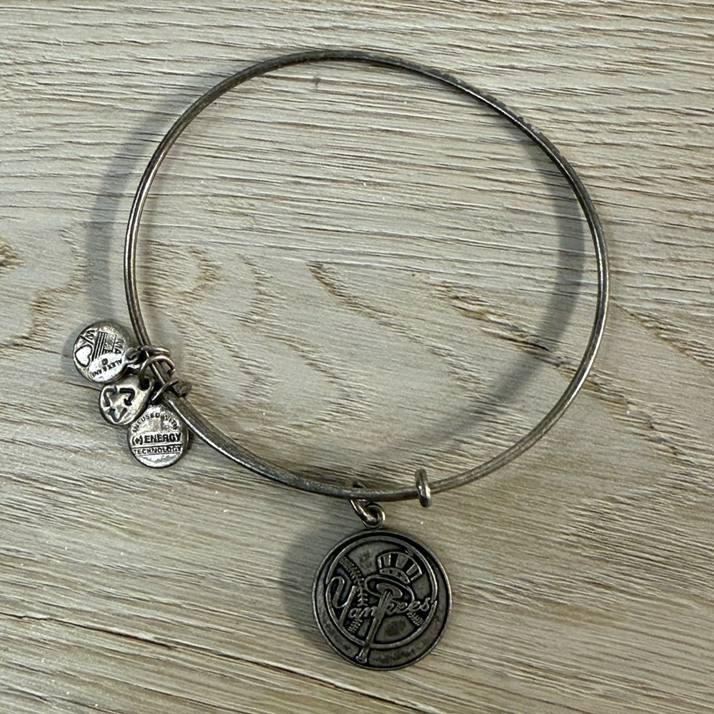 ALEX AND ANI SILVER NEW YORK YANKEES charm bracelet